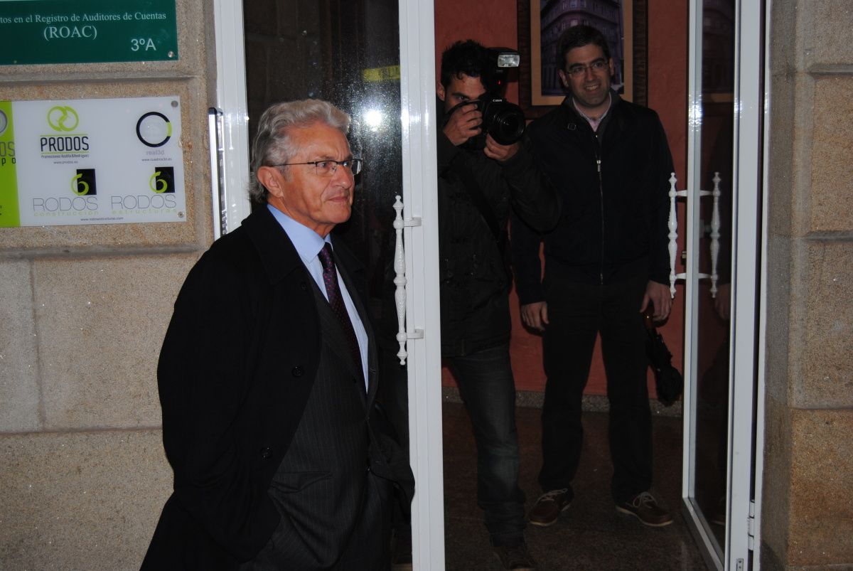 José Manuel Guillán posa ante la prensa el día de la reunión con Alfonso Rueda y Rafael Louzán José Manuel Guillán posa ante la prensa el día de la reunión con Alfonso Rueda y Rafael Louzán