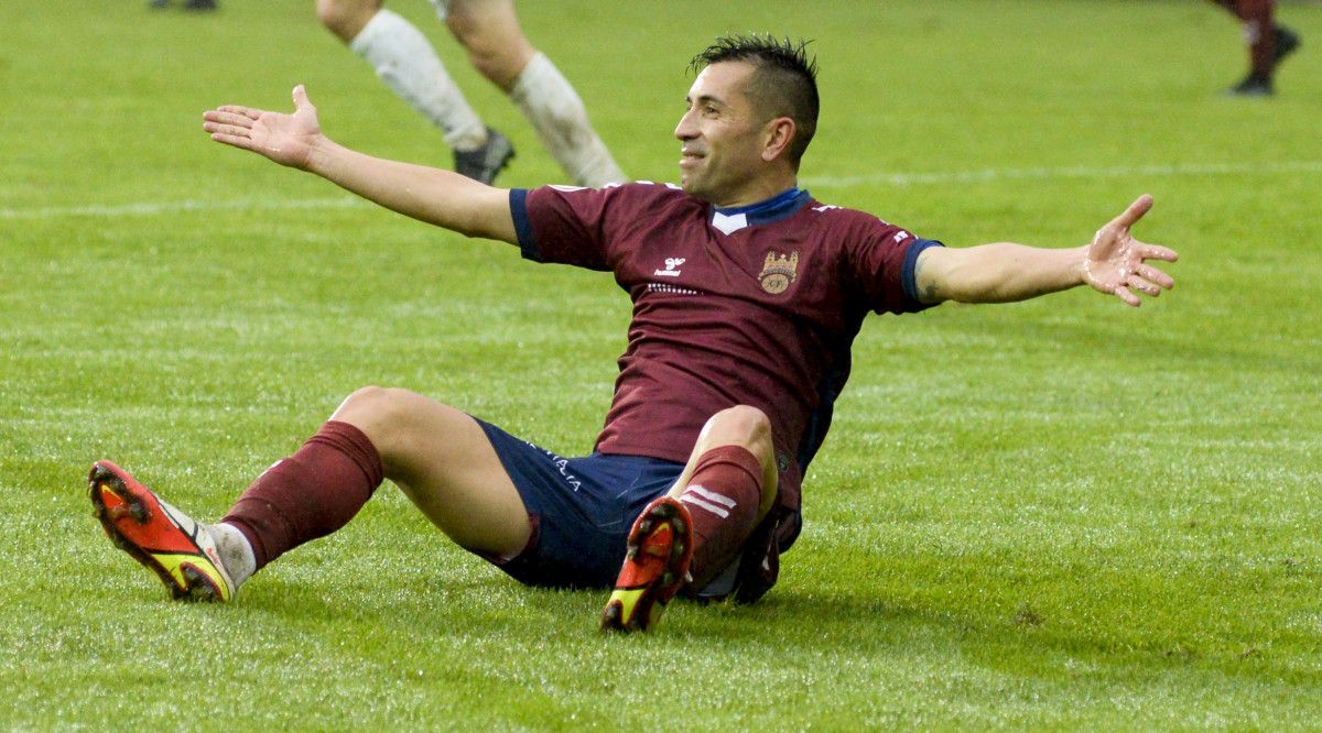 Charles, no partido de liga entre Pontevedra e Palencia Cristo Atlético en Pasarón