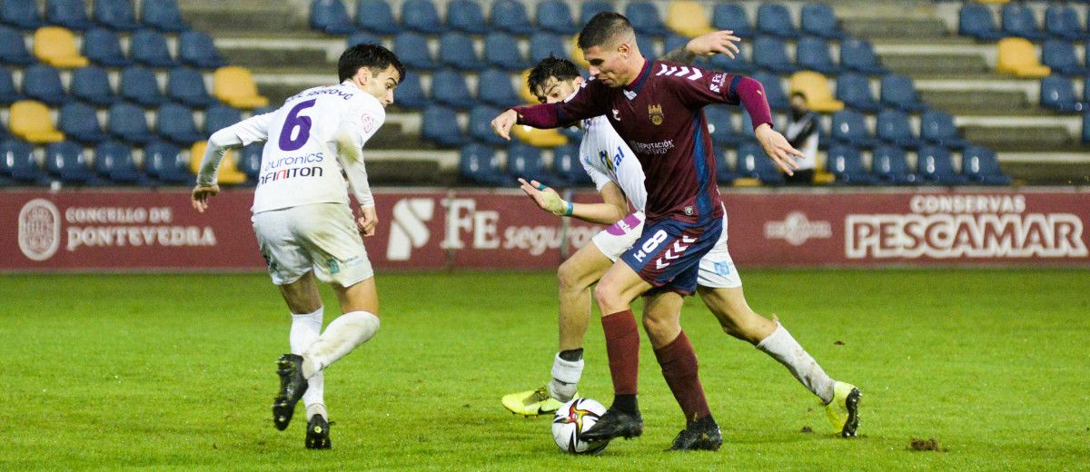 Partido de liga entre Pontevedra y Palencia Cristo Atlético en Pasarón 