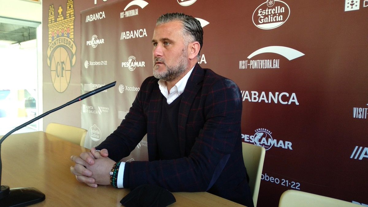 Rolda de prensa de Toni Otero no Estadio Municipal de Pasarón