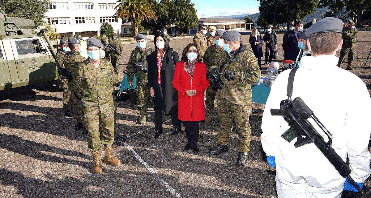 Margarita Robles, ministra de Defensa, visita o cuartel da Brilat