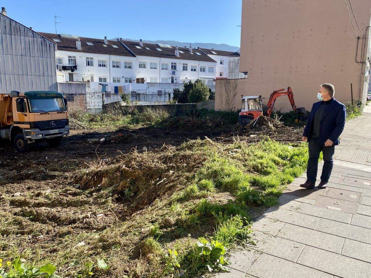 O concelleiro de Urbanismo, Manuel Santos, visita as obras da nova Travesía República Arxentina
