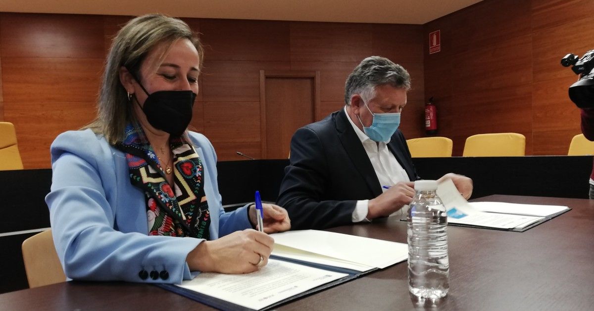 Sinatura do convenio para a humanización da PO-308 ao seu paso por Portonovo