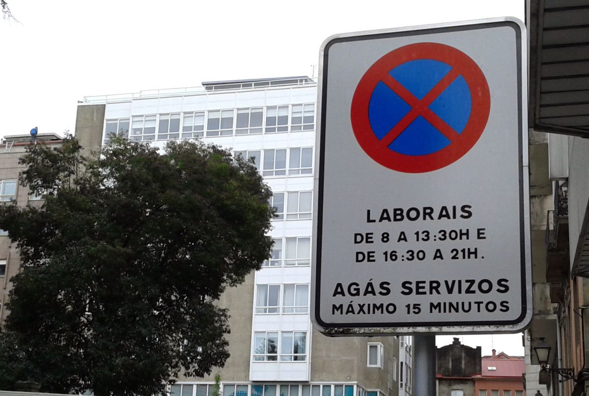 Sinal escrita en galego na rúa Pastor Díaz