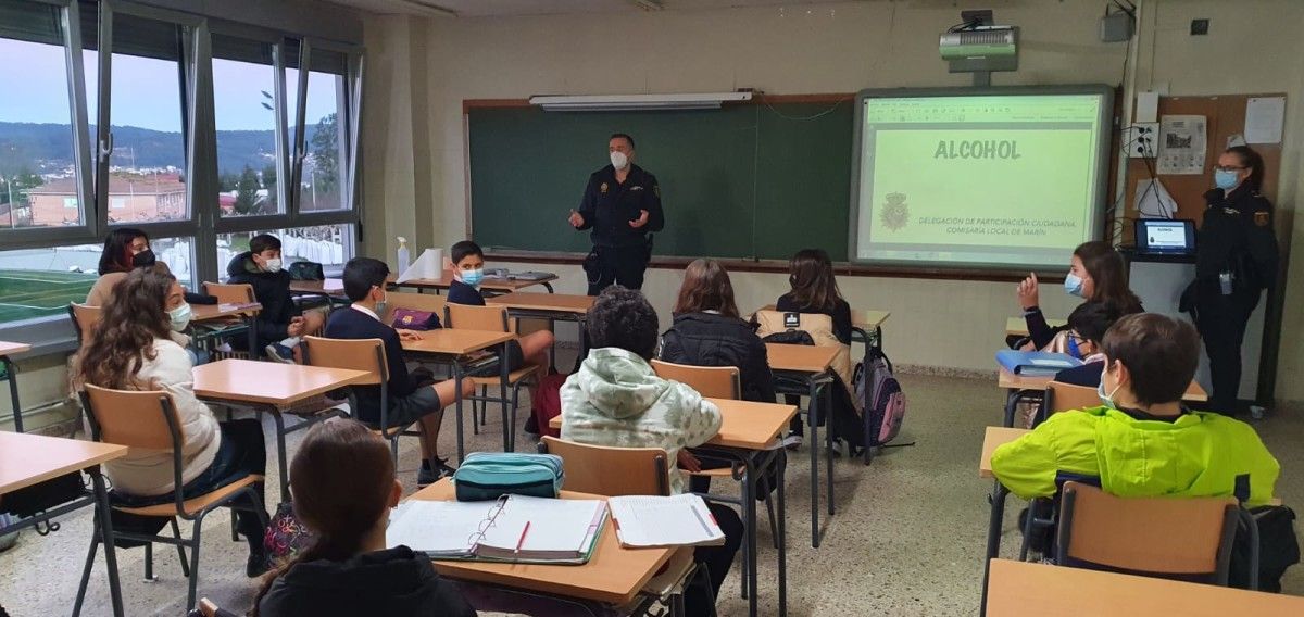 Actividade dos delegados de Participación Cidadá da Policía Nacional nun colexio