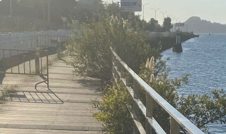 Tramo del paseo peatonal de Pontevedra a Marín  sin abrir al público
