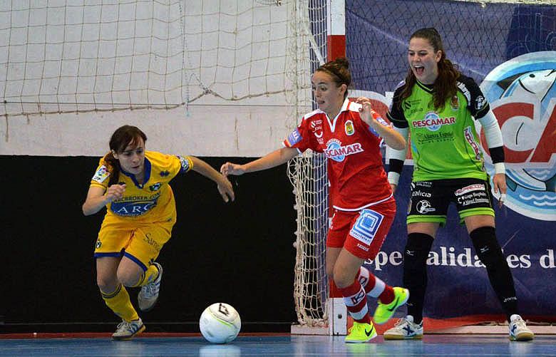 Silvia Aguete (dereita) no partido entre Poio FS e Alcorcón
