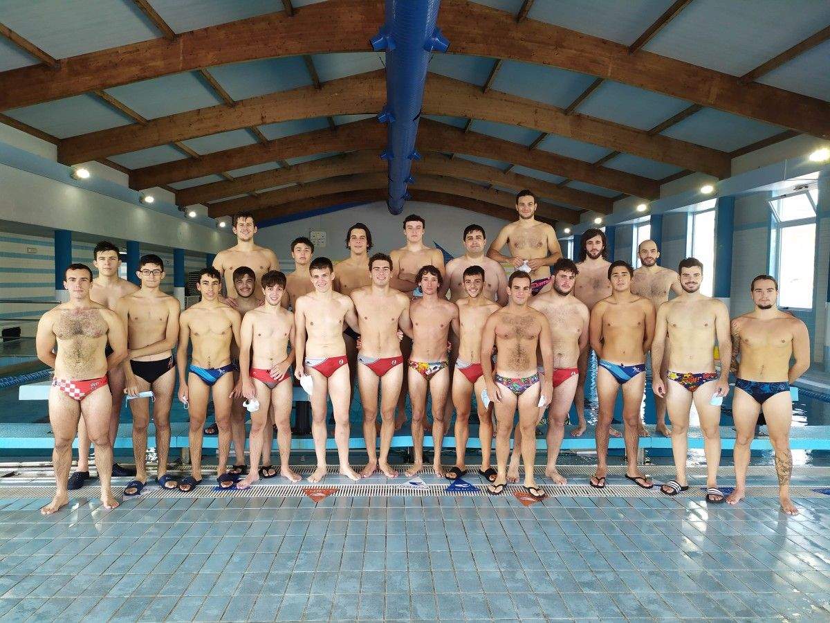 Xogadores dos dous equipos masculinos do CW Pontevedra