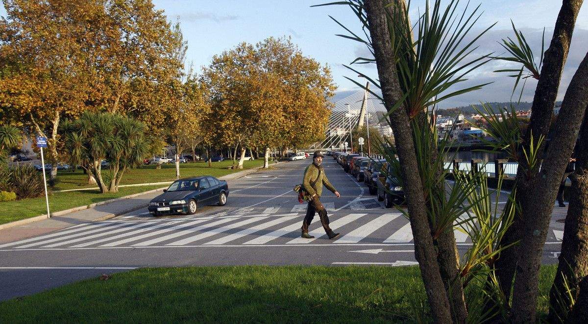 Avenida de Compostela en el cruce con Rafael Areses