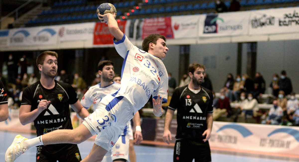 Partido de División Honor Plata entre Cisne y Amenabar Zarautz en el Pabellón Municipal