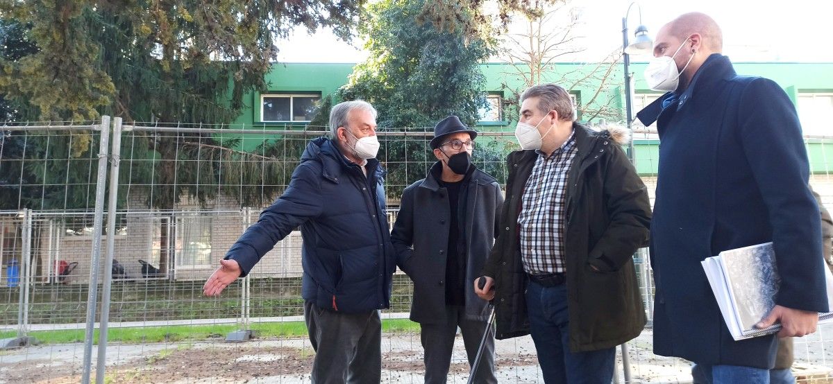Veciños de Campolongo co concelleiro Iván Puentes