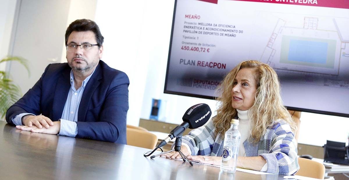 Carlos Viéitez, alcalde de Meaño, con Carmela Silva