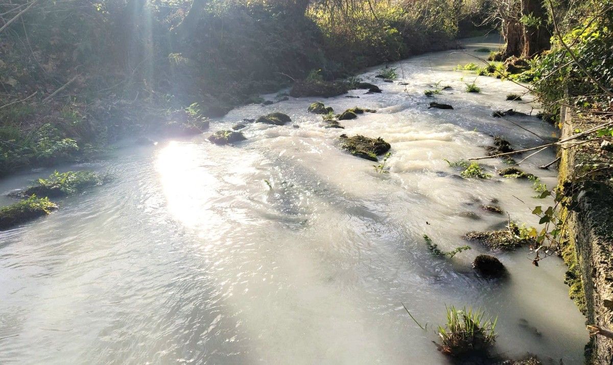 Vertedura no Río Rons