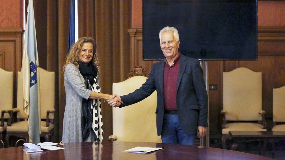 Carmela Silva e Luciano Sobral, alcalde de Poio