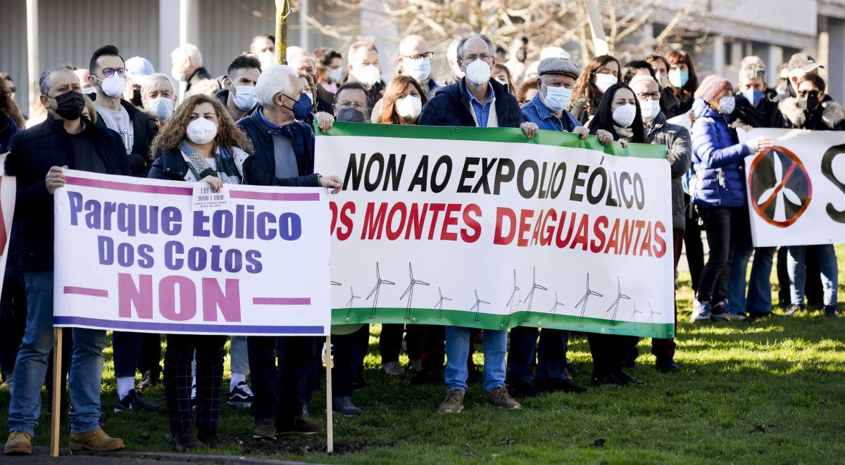 Concentración da plataforma 'Así Eólicos Non' ante a sede da Xunta en Pontevedra Concentración da plataforma 'Así Eólicos Non' ante a sede da Xunta en Pontevedra