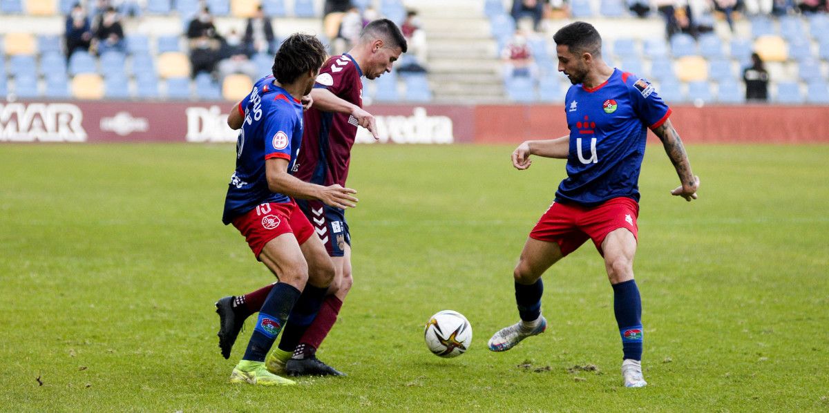 Partido de liga entre Pontevedra e Móstoles en Pasarón