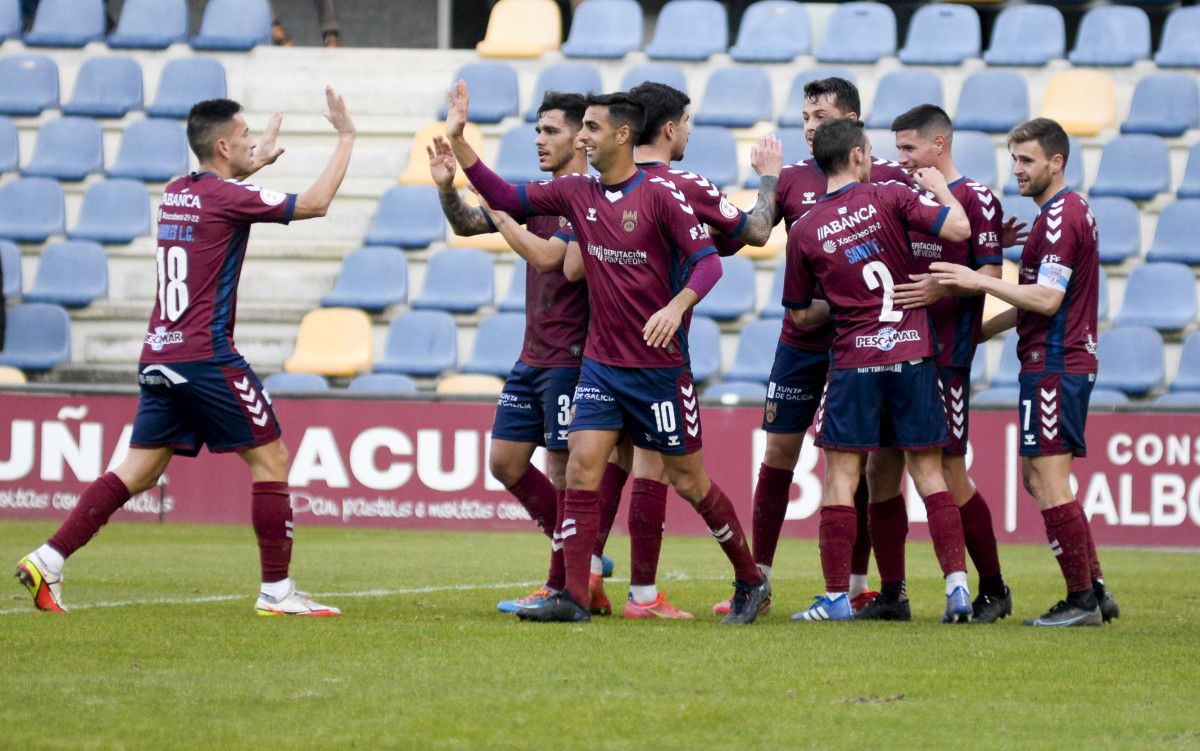 Partido de liga entre Pontevedra e Móstoles en Pasarón