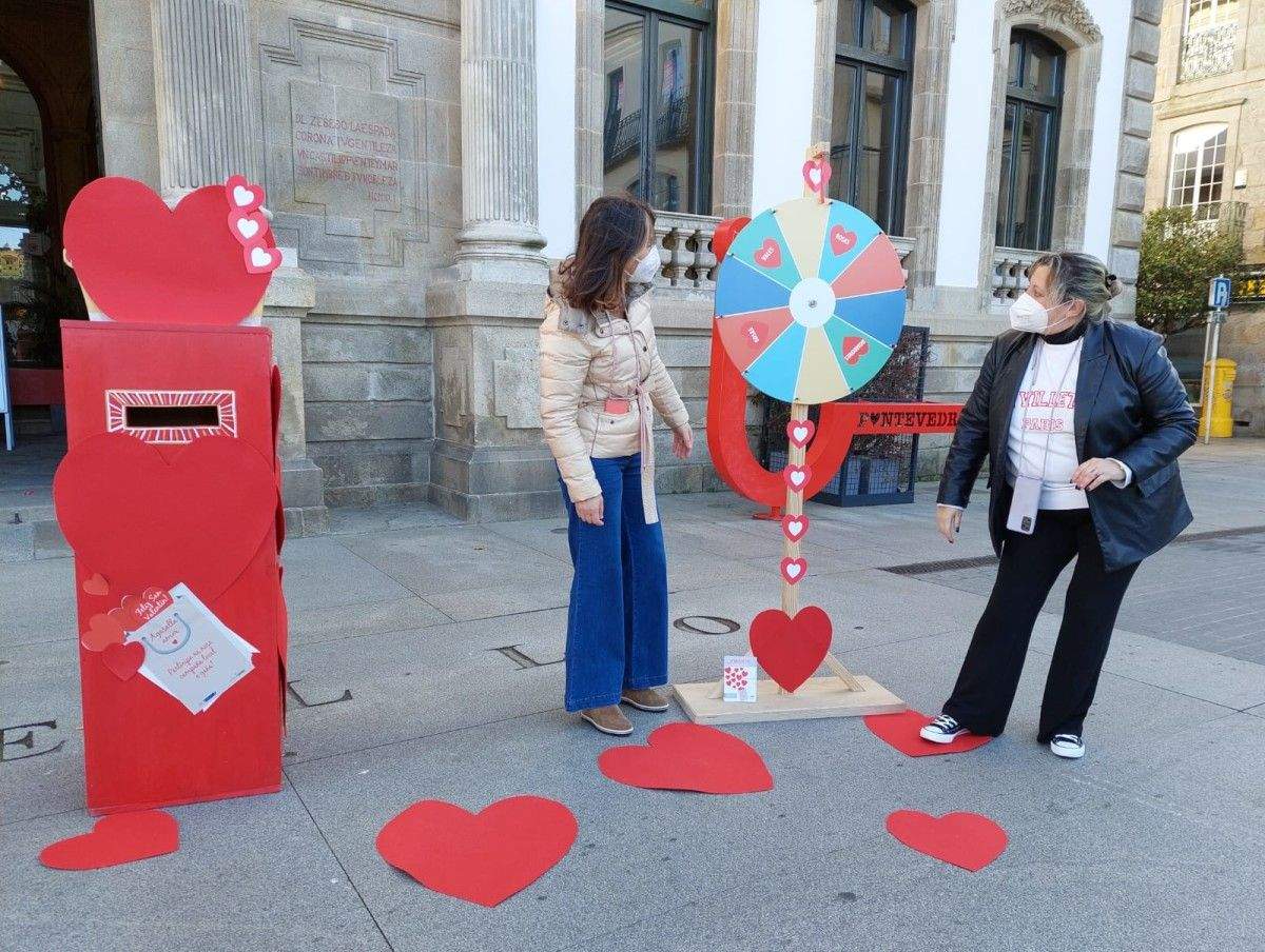 A concelleira de Promoción Económica, Yoya Blanco, presenta a campaña de apoio ao comercio local para o día de San Valentín