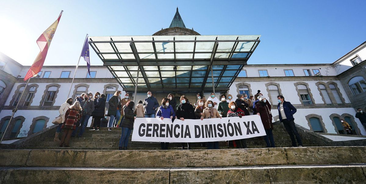 Concentración dunha hora no Hospital Provincial dos representantes sindicais no mes de febreiro de 2022