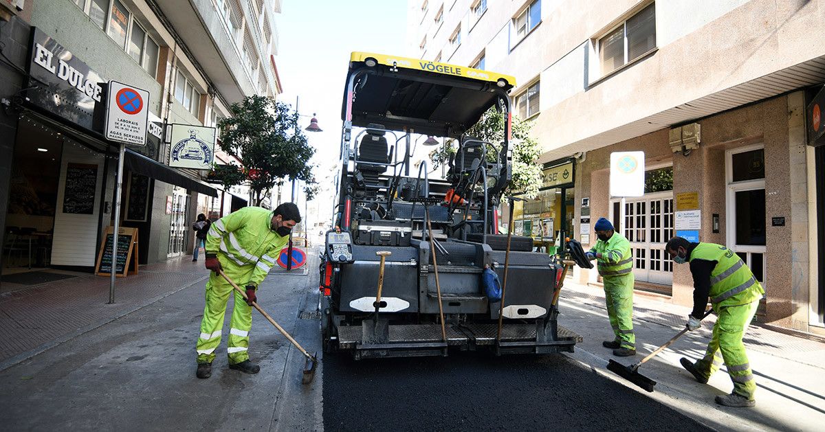 Obras de mantemento na rúa Peregrina