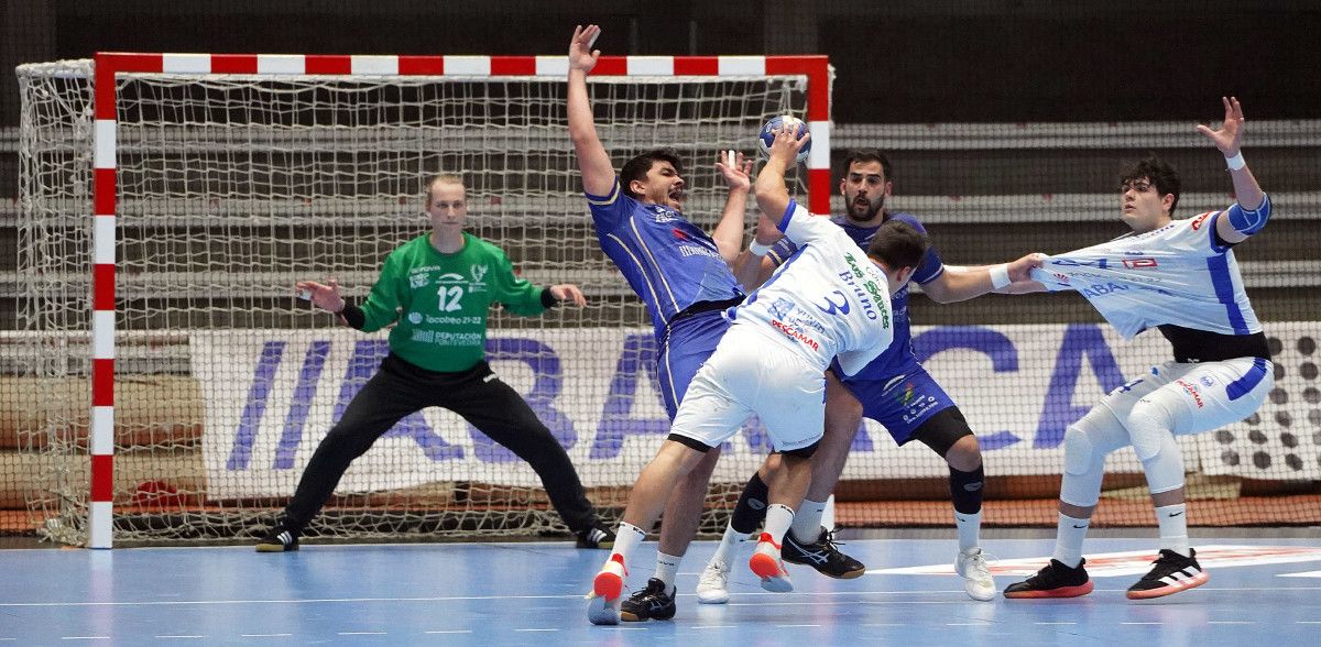 Derbi entre Cisne y Teucro correspondiente a la jornada 11 de División de Honor Plata