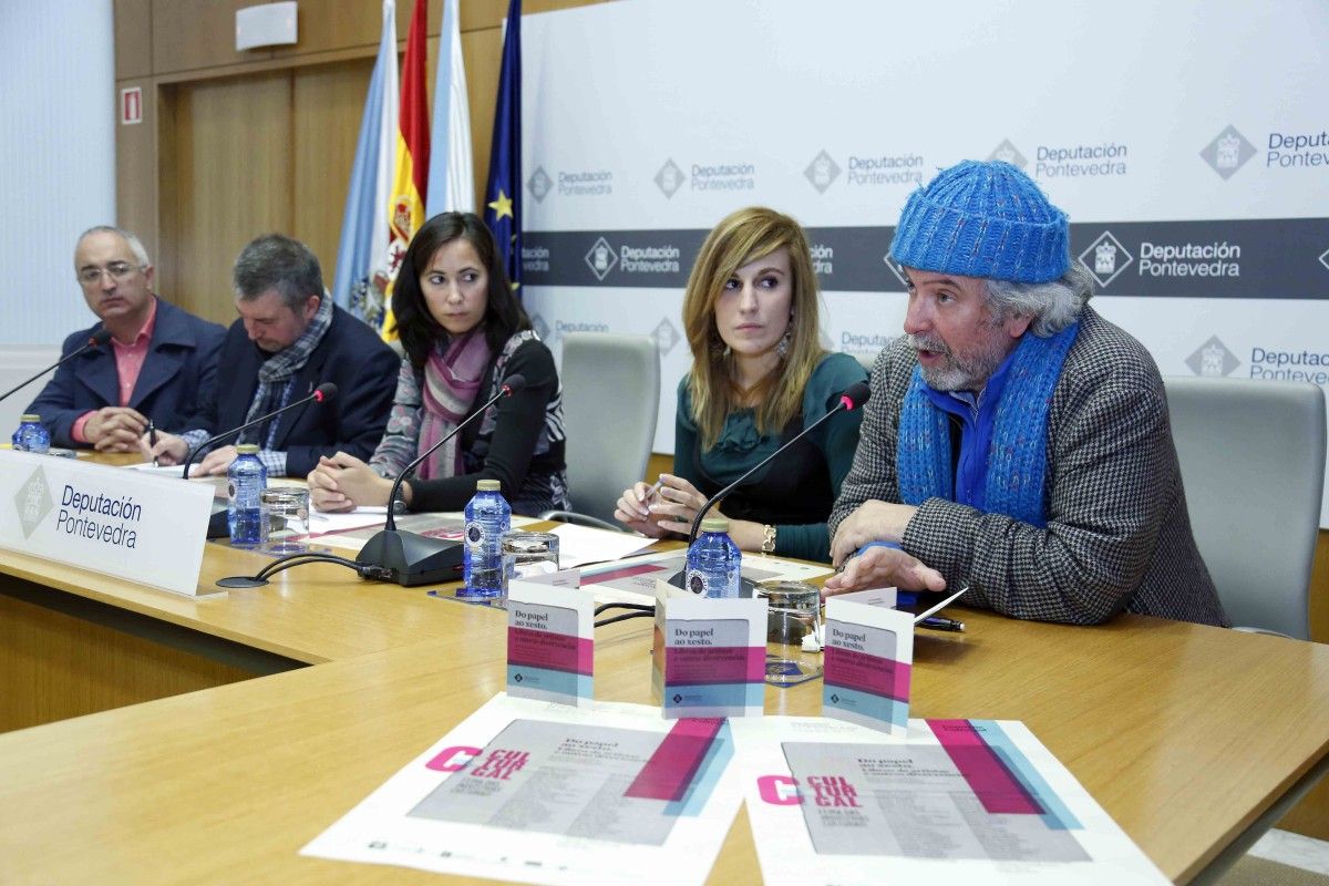Presentación de la exposición colectiva 'Do papel ao xesto. Libros de artistas e outras diverxencias'