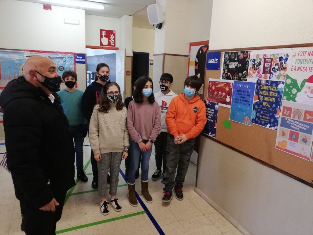 Visita del concejal de Educación, Tino Fernández, a un centro educativo de Pontevedra