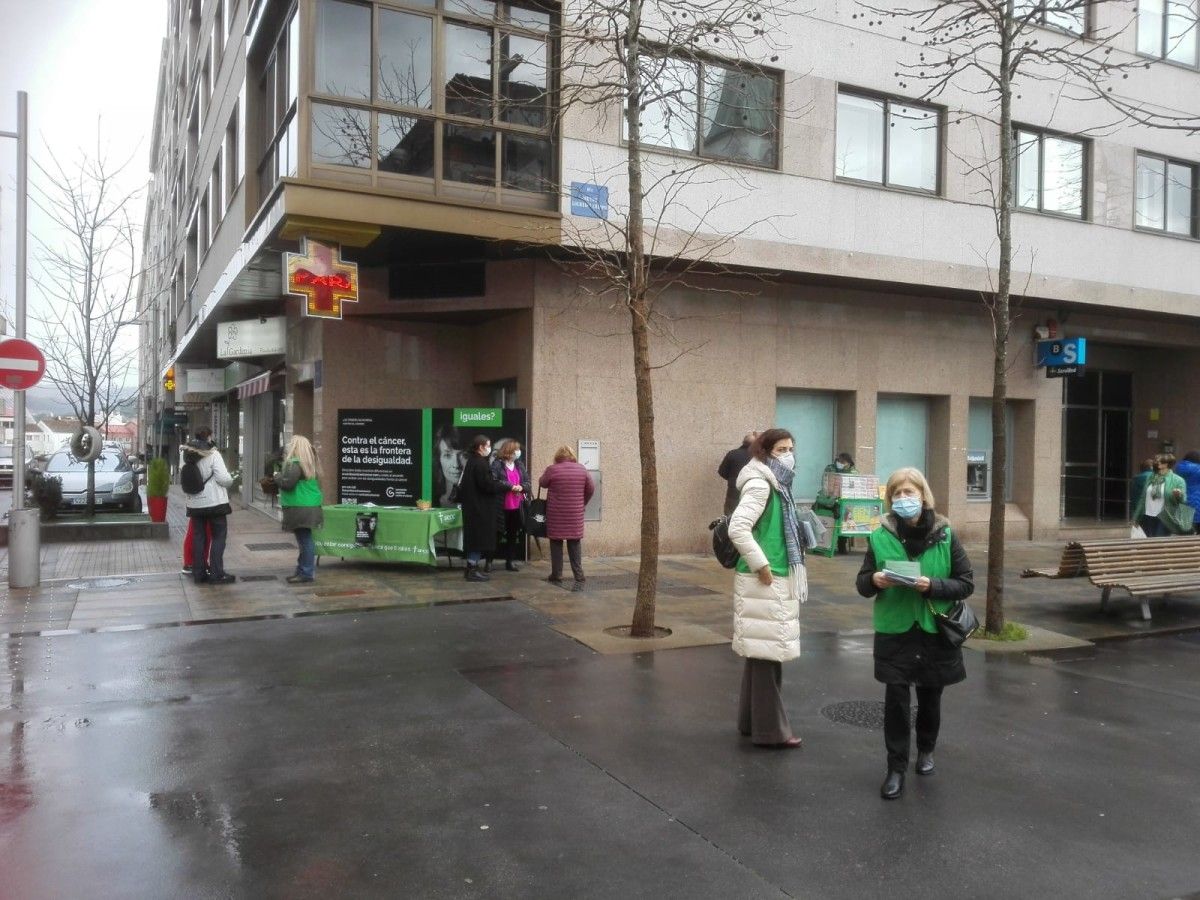 Campaña da AECC en Pontevedra con motivo do Día Mundial contra o Cancro