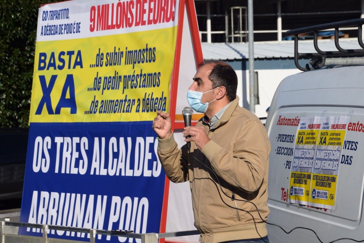 Ángel Moldes, portavoz do PP, na manifestación contra a suba de impostos en Poio