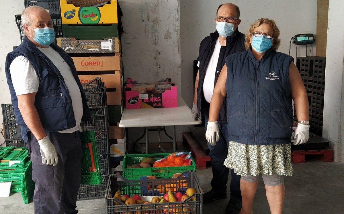 Personas voluntarias en la sede del Banco de Alimento de Pontevedra