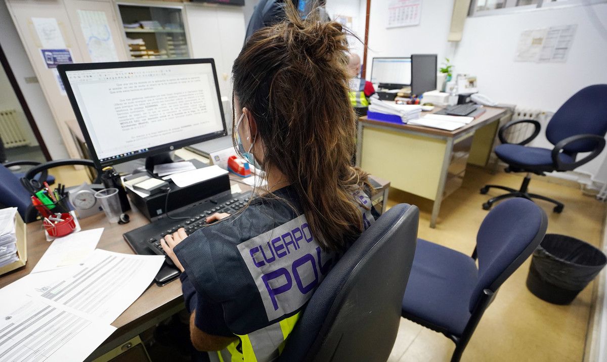 Agente de la Policía Nacional de la unidad Udef-Ciberdelincuencia de Pontevedra