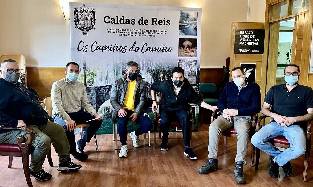 El concejal de Deportes y representantes de clubes deportivos y de las asociaciones de hostelería y comercio Caldas