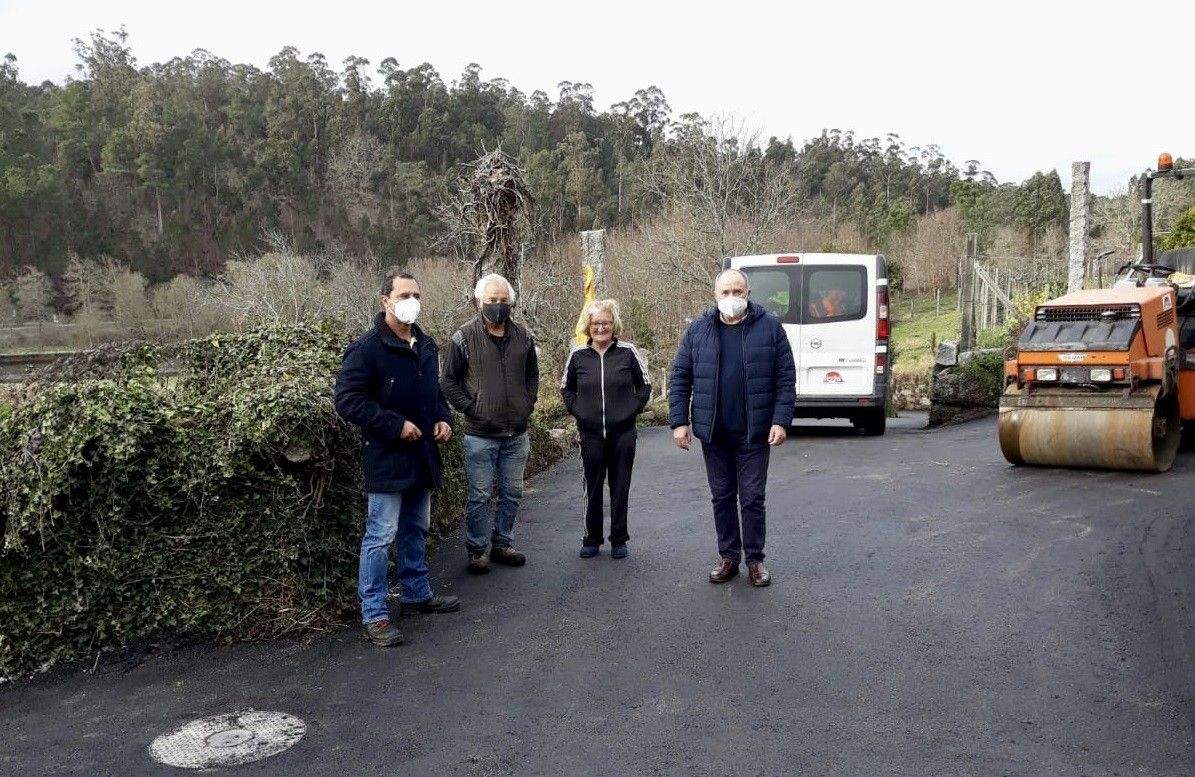 Moraña mellora o pavimento da Bouza