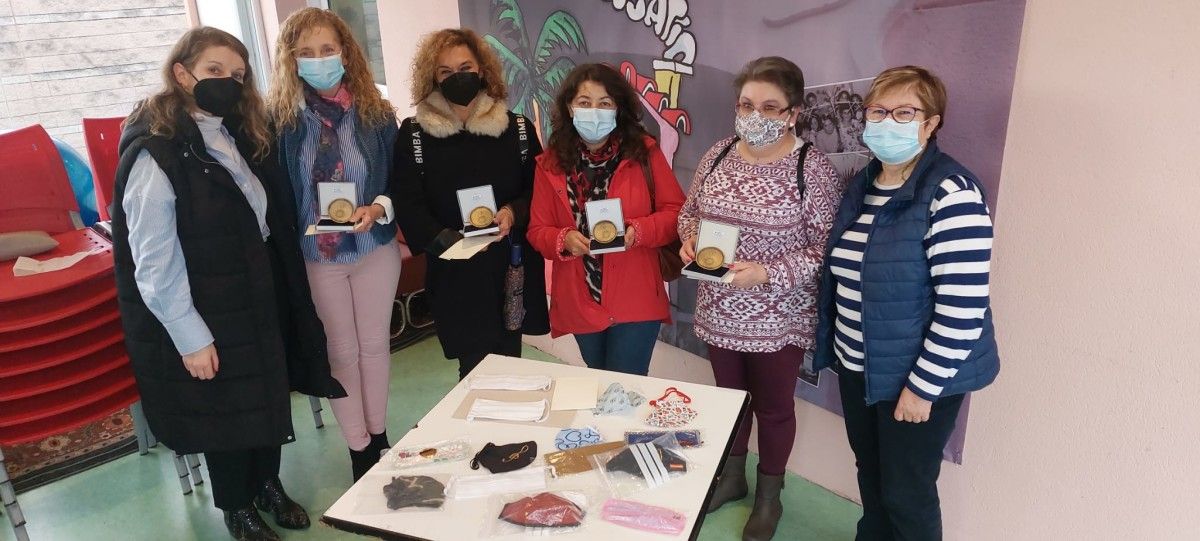 Poio obsequia ás mulleres que elaboraron máscaras durante a pandemia