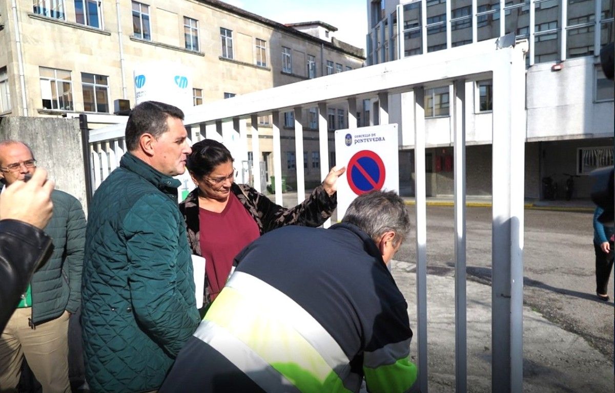 Instalación dun vao coa presenza da concelleira Carme da Silva