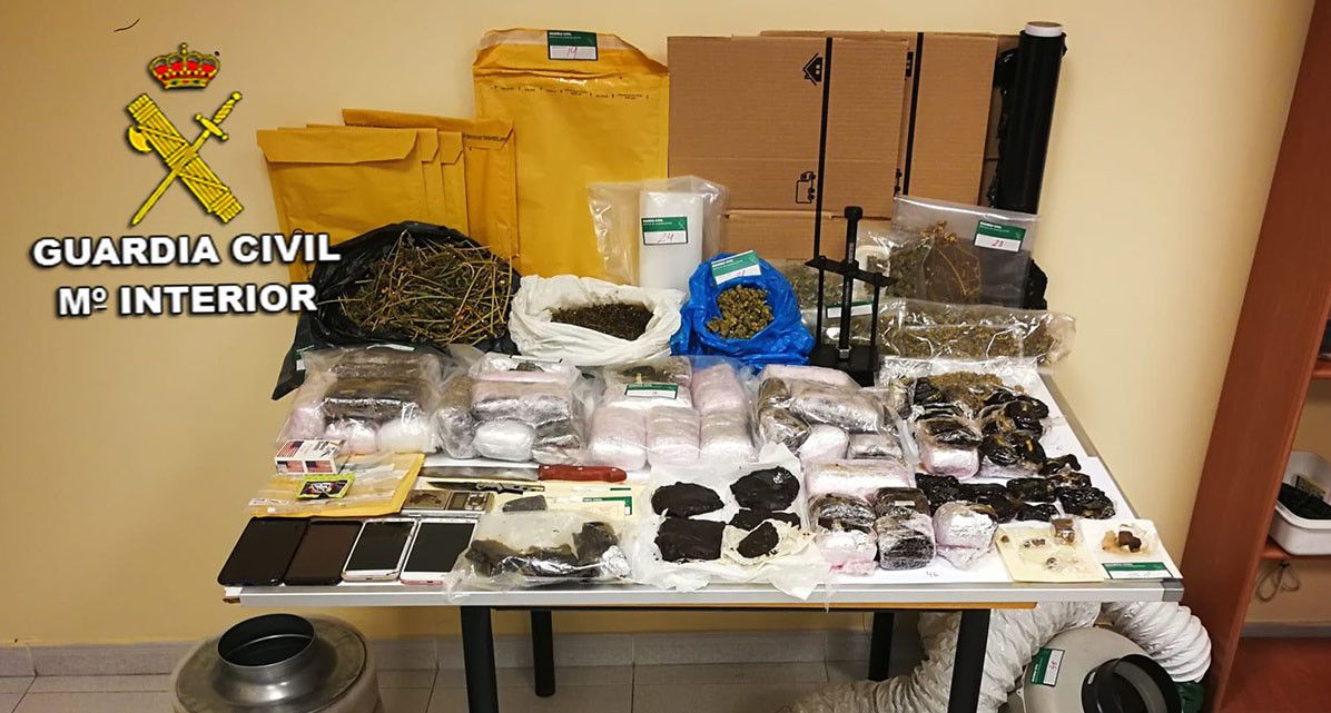 Algúns dos efectos intervidos na operación antidroga entre Cambados e A Illa