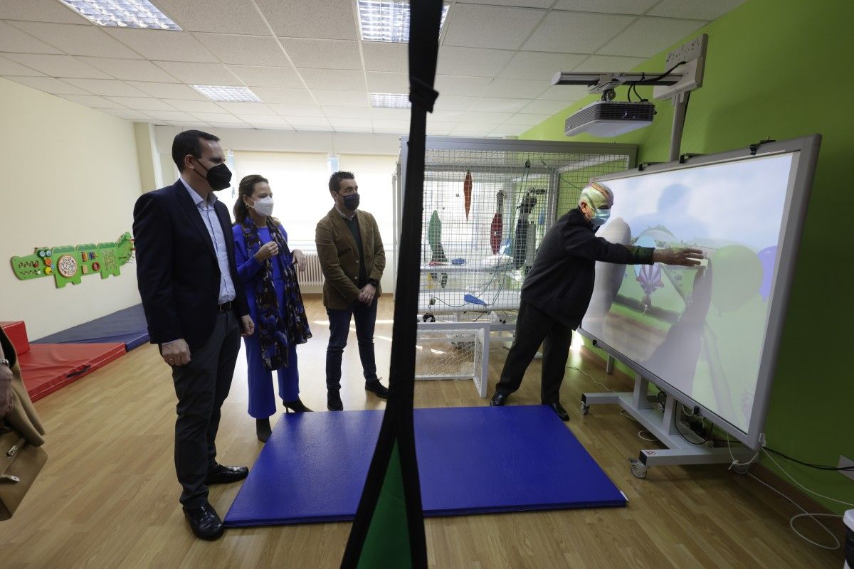 Luis López, delegado territorial de la Xunta, visita las instalaciones de Amencer Aspace en Lourizán