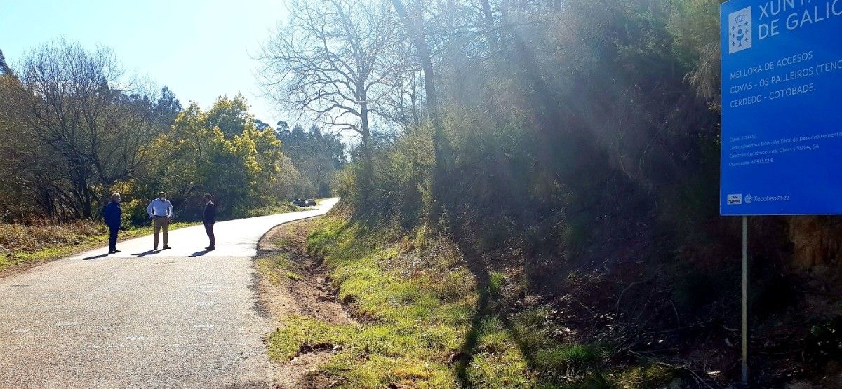 Estrada reformada que une os lugares de Covas e Os Palleiros, en Tenorio (Cerdedo-Cotobade)