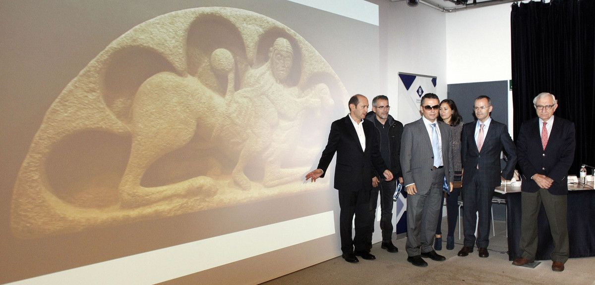 Entrega del tímpano de Palmou en el Encontro de Restauración