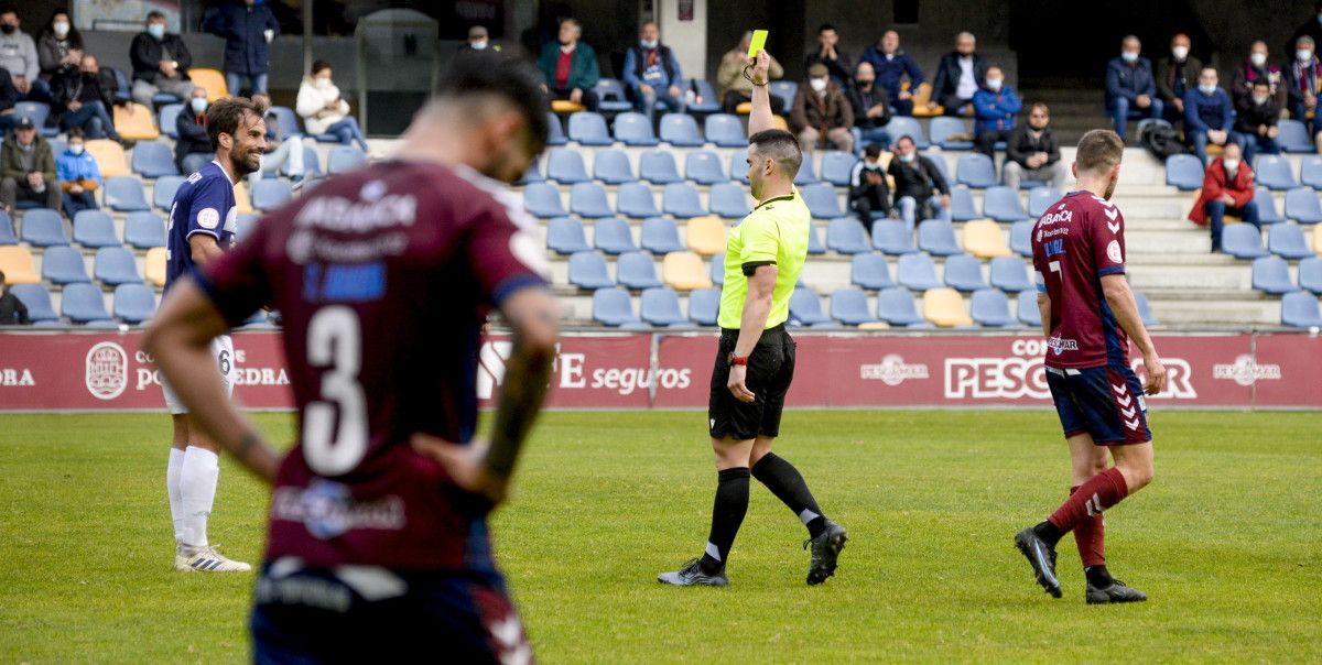 Partido de liga entre Pontevedra y Marino Luanco en Pasarón