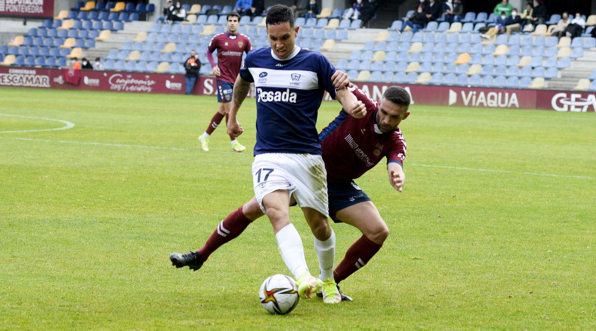Partido de liga entre Pontevedra y Marino Luanco en Pasarón