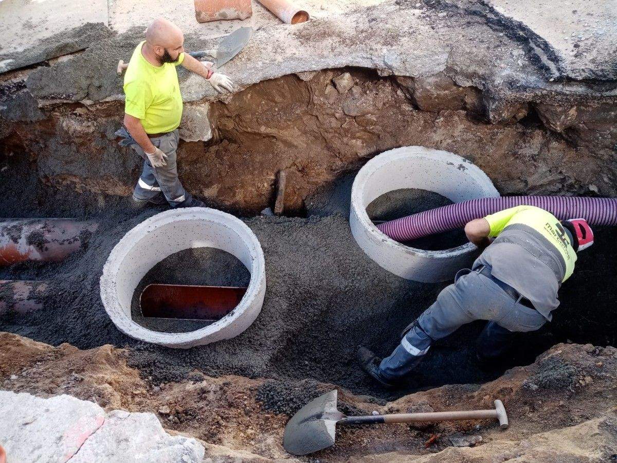 Obras de saneamento na rúa Pedreiras