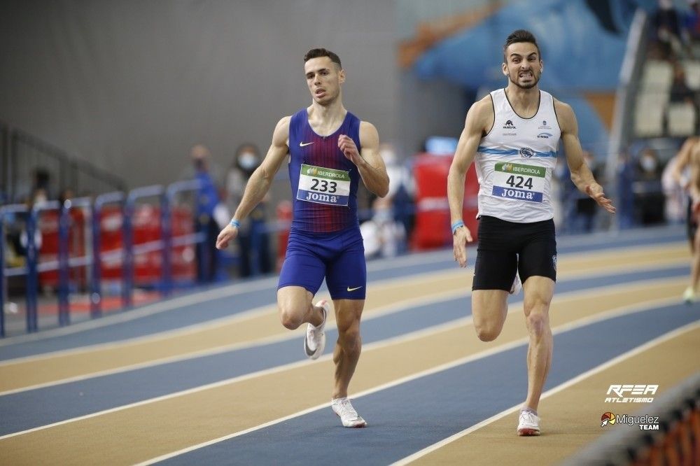 Iñaki Canal (de branco), atleta da Sociedad Gimnástica