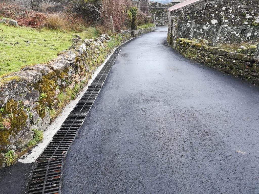 Camiño do Outeiro, na parroquia de Quireza