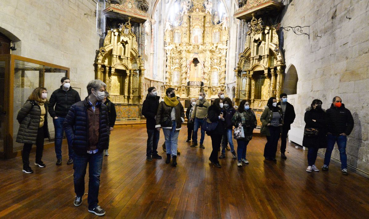 Visitantes en la Iglesia del convento de Santa Clara