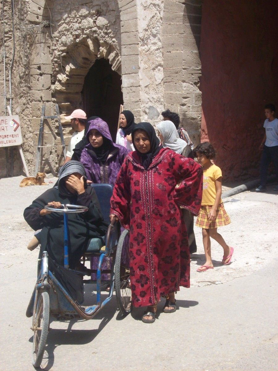 Mulleres na porta de Bab al Manjana