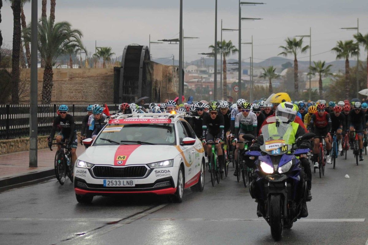 Pelotón en el Trofeo Guerrita de ciclismo