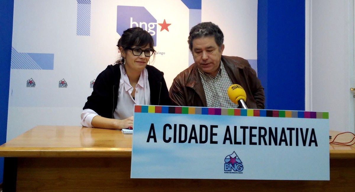 Anabel Gulías, número 2 de la lista del BNG a las municipales de 2015, junto a Miguel Anxo Fernández Lores