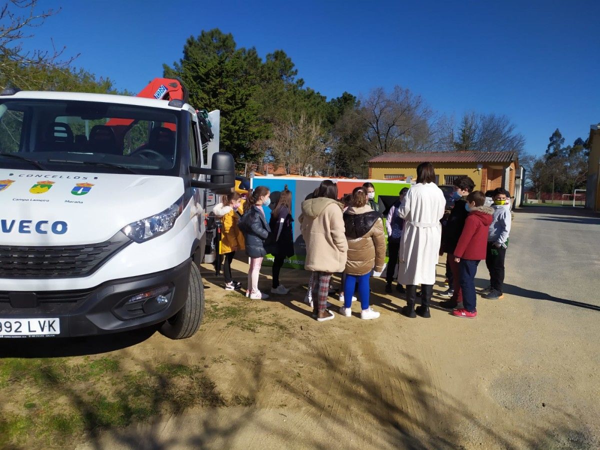 O Punto Limpo Móbil de Portas visita o colexio Domingo Fontán