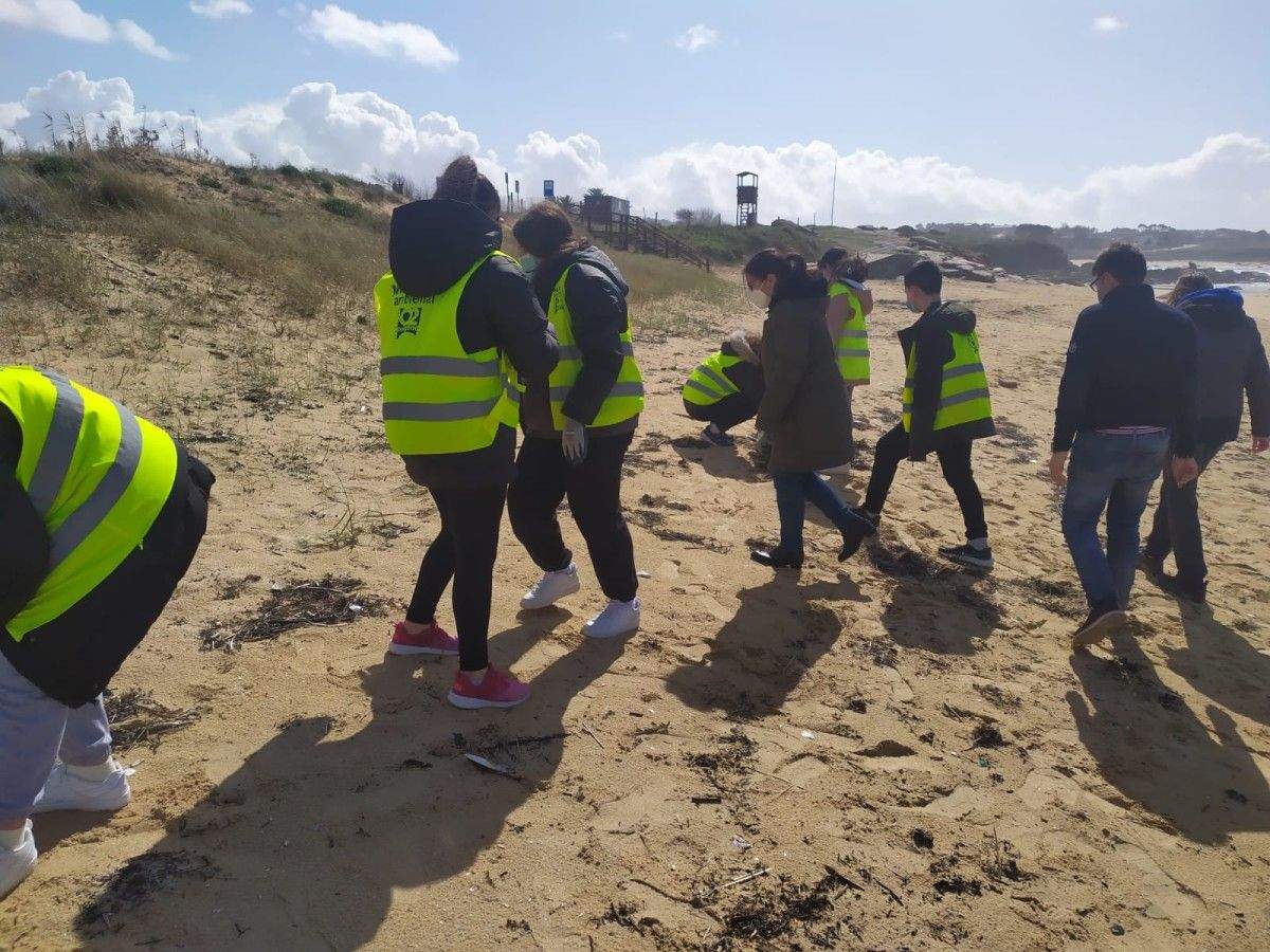 Retirada de plásticos y residuos de Baltar y A Lanzada